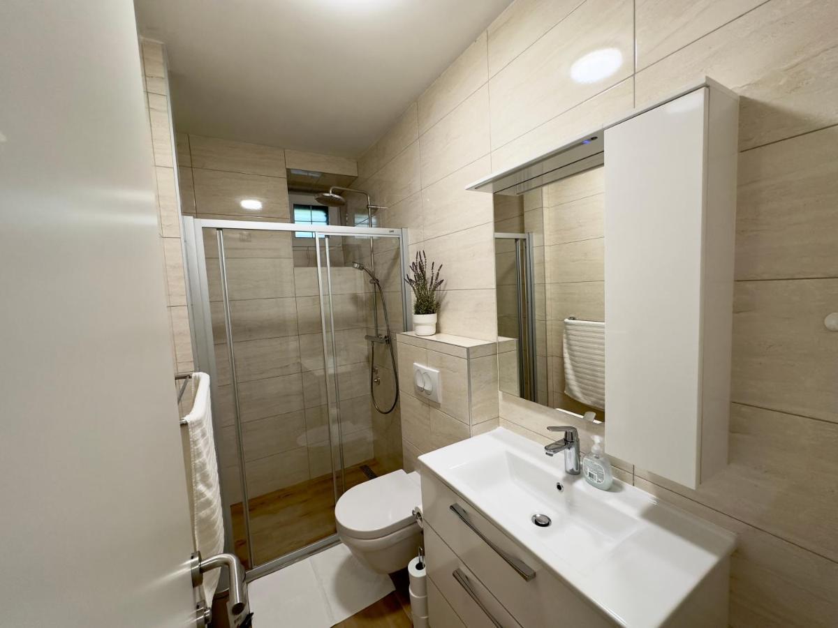 Matek Family & Studio Apartment Рованьска Экстерьер фото